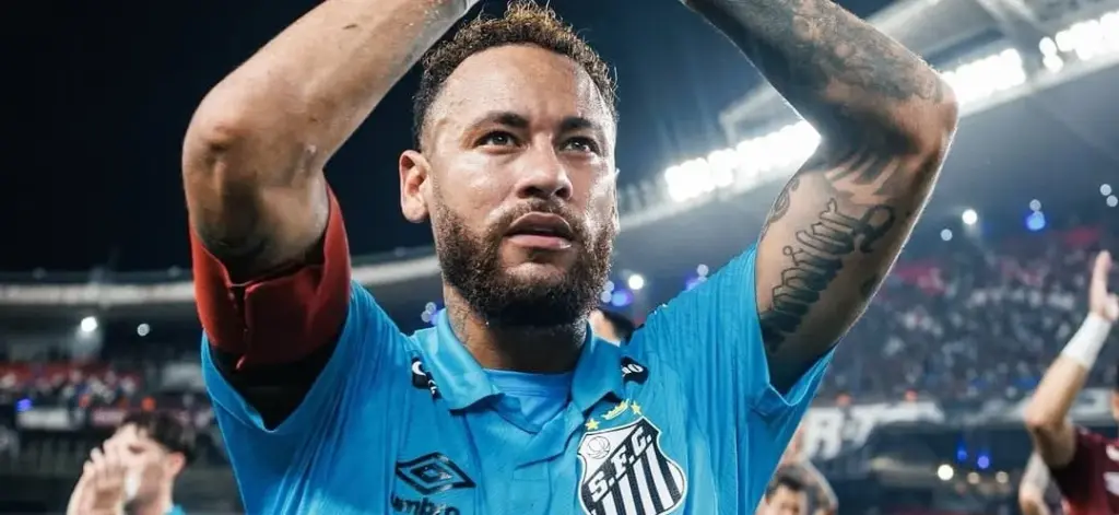 Neymar rebate insulto nas redes sociais após confusão contra o Remo