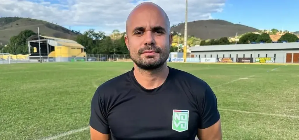 Formado no Santos e hoje técnico, Paulo Helber analisa novos desafios
