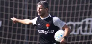 Treinador do Vasco valoriza empate em Salvador: 'Orgulhoso do grupo'