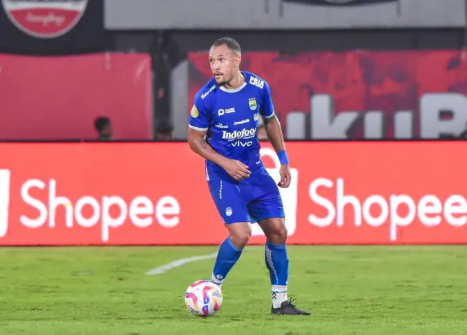 Gustavo França celebra fase artilheira jogando na Indonésia 3 PoE79hkz image