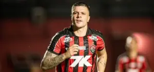 Atacante recebe sondagens após recusar renovação com o Vitória