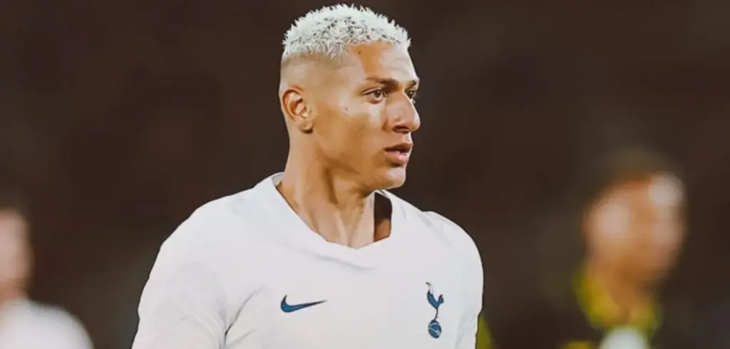 Estevão e Richarlison marcam em amistoso entre Chelsea e Tottenham