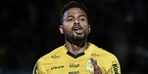 Santos registra B.O. contra torcedor que cuspiu em Reinaldo