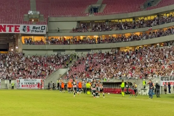 Santa Cruz venceu o Caxias por 2 a 0 na noite deste sábado (Foto: Reprodução)