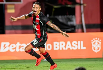 Vitória 4 x 0 Athletico-PR - Leão repete roteiro, vira o agregado e avança na Copa do Brasil