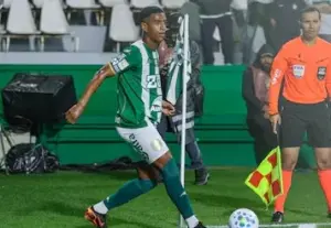 Jogador da Chapecoense sofre múltiplas fraturas, é levado à UTI e passa por cirurgia
