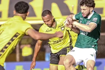 Goiás e São Bernardo medem forças na Serrinha