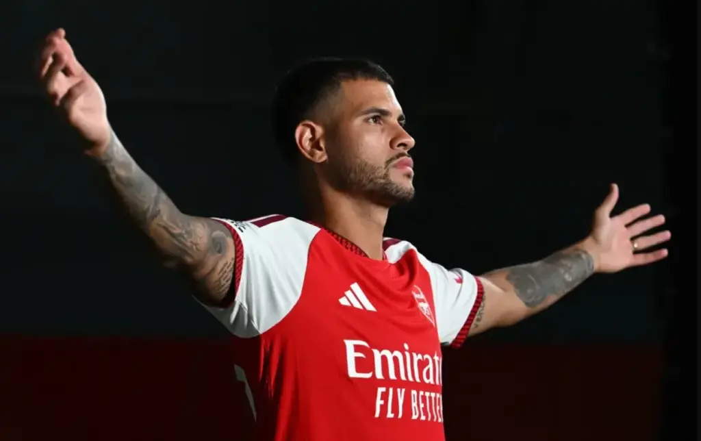Bruno Guimarães é anunciado pelo Arsenal e celebra: 'Fazer história'