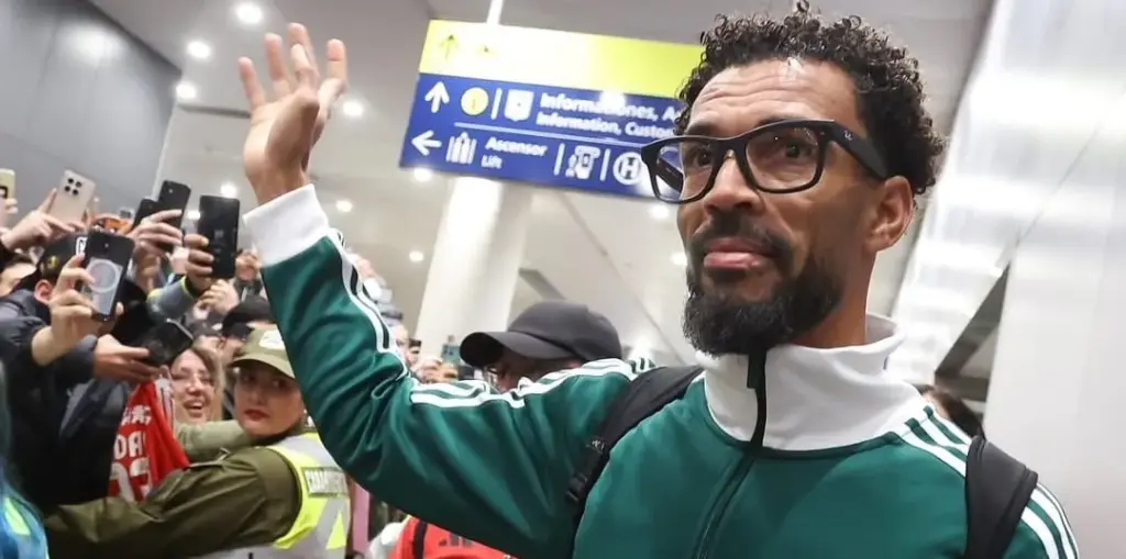 Vozinha encerra novela e chega ao Chile para assinar com o Colo-Colo