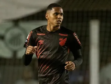 Dantas e Kerwin Vargas são destaques na vitória do Athletico-PR