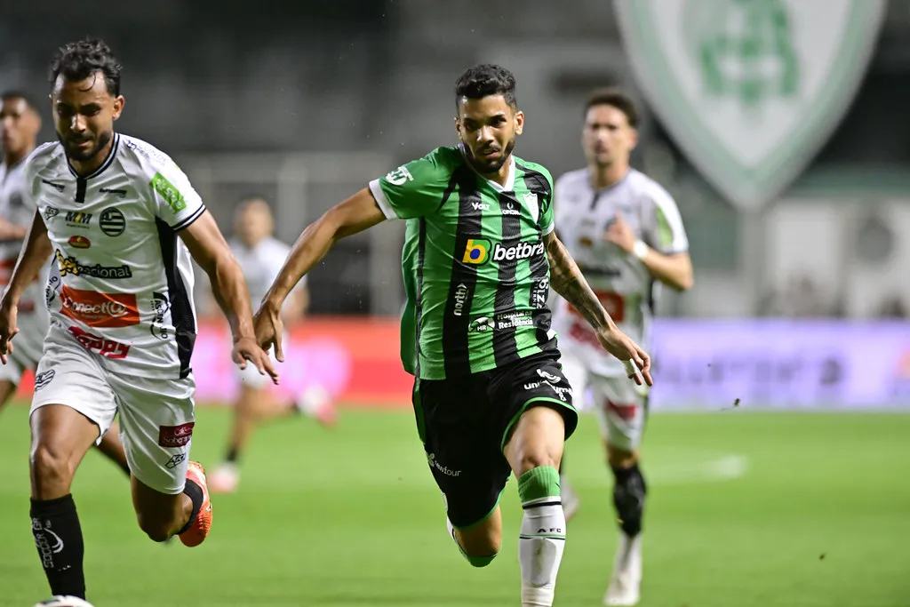 América-MG 1 x 3 Athletic-MG - Esquadrão aproxima do G-6 da Série B 2 América-MG Athletic Série B