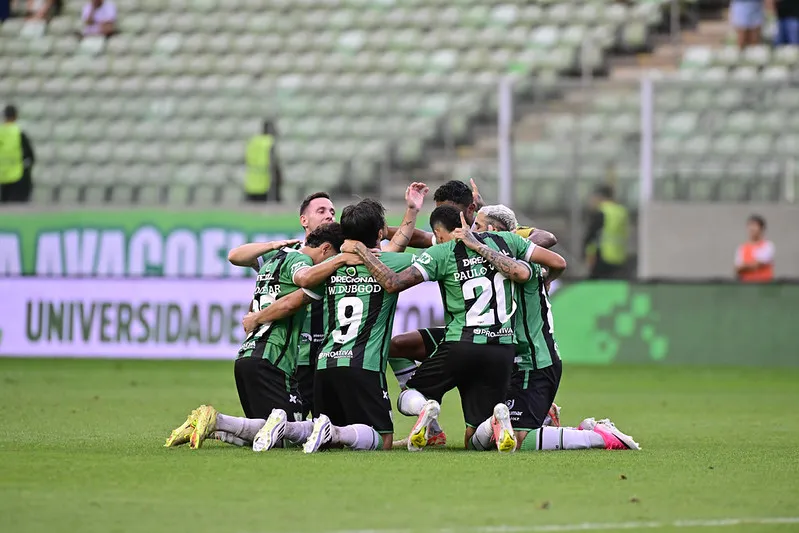 América-MG 2 x 0 Ponte Preta - Coelho desencanta e amplia crise na Macaca 5 america mg ponte preta mourao panda 1