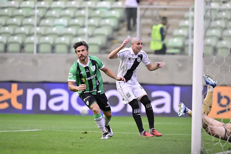 América-MG 2 x 0 Ponte Preta - Coelho desencanta e amplia crise na Macaca 3 america mg ponte preta mourao panda 3