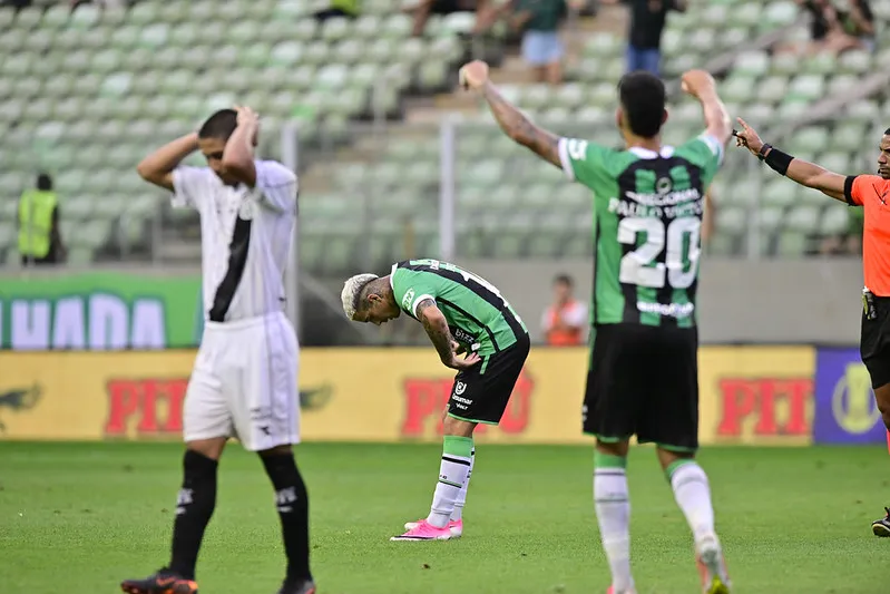 América-MG 2 x 0 Ponte Preta - Coelho desencanta e amplia crise na Macaca