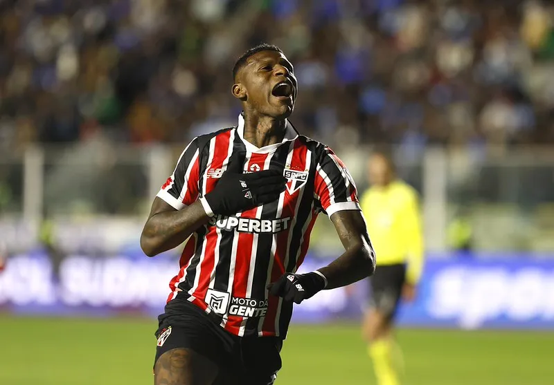 Arboleda desabafa sobre sumiço e pede apoio da torcida do São Paulo