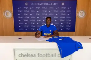 Experiente Welbeck chega ao Chelsea para ajudar jovens