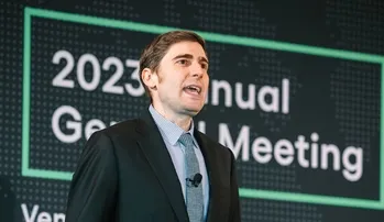 Jeff Bezos e brasileiro cofundador do Facebook compram 30% do Liverpool 2 Liverpool - 2026
