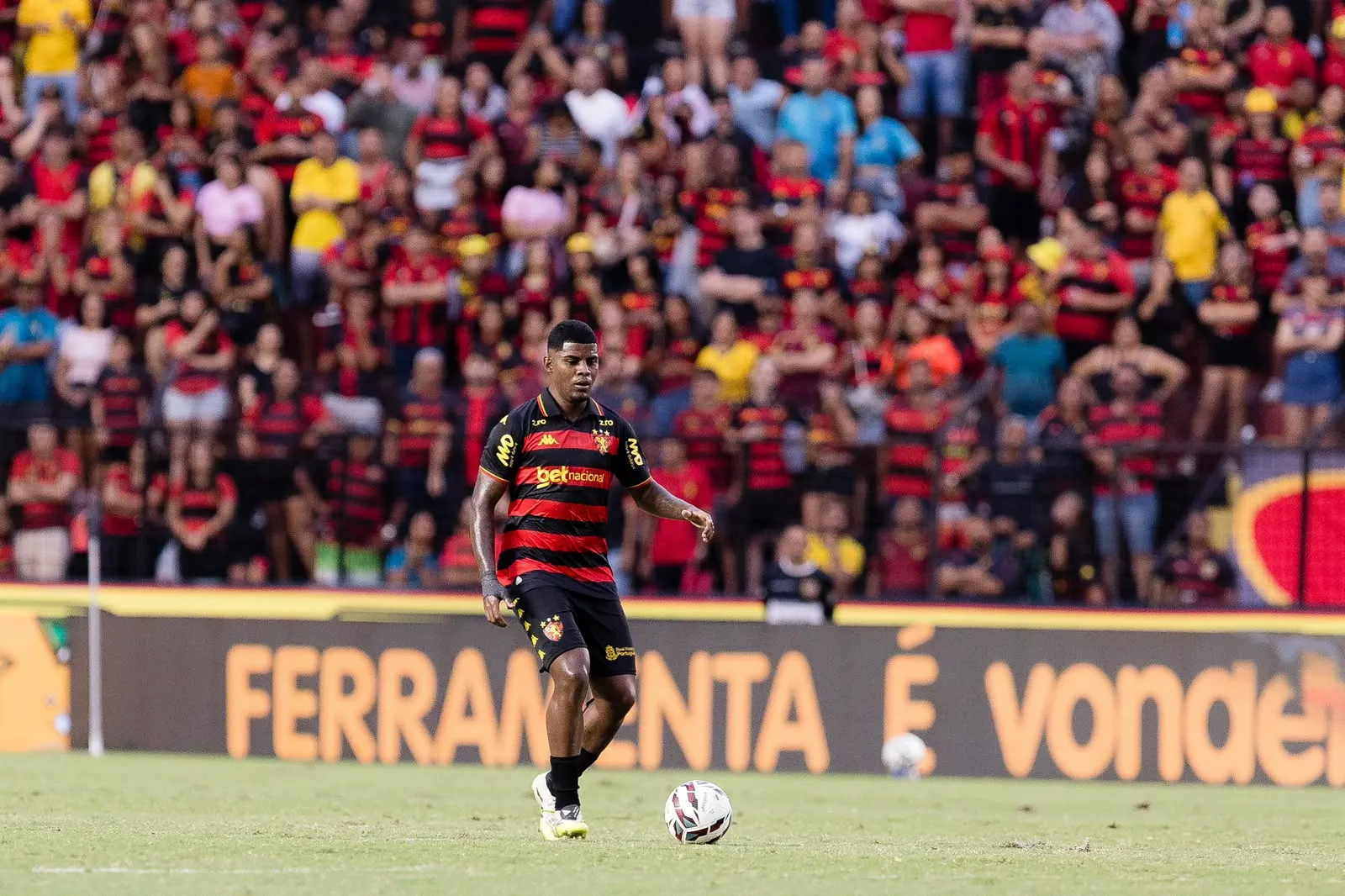 Vitória enfrenta o Athletico-PR