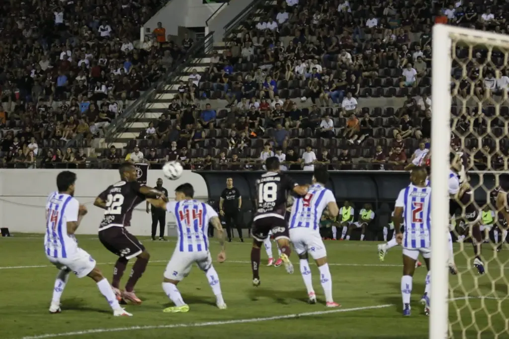 Ferroviária 4 x 0 Paysandu-PA - Locomotiva atropela Lobo e entra no G-8 da Série C 2 Ferroviária Paysandu Série C