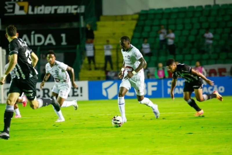 Caxias-RS x Figueirense-SC - Onde assistir, escalações e arbitragem