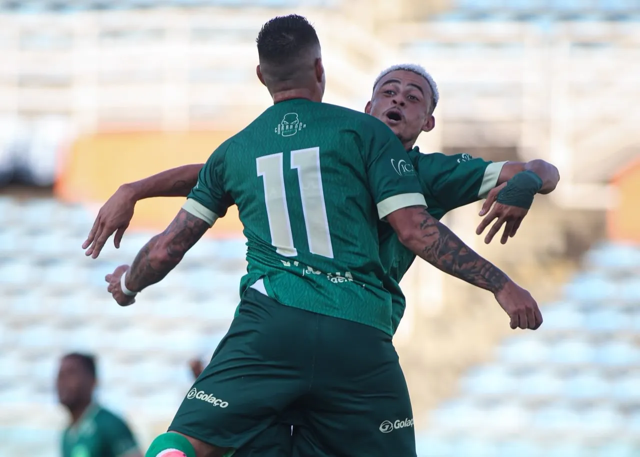 Floresta bate Anápolis Série C
