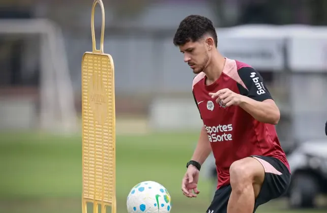 Hugo pode deixar o Corinthians nesta janela de transferências
