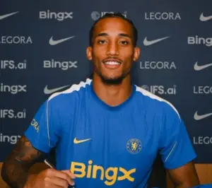 João Pedro renova com o Chelsea e conquista Xabi Alonso: 'Grande jogador'