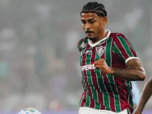 John Kennedy rompe ligamento do joelho e só volta em 2027