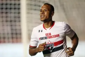 Candidatos nas eleições, Edmundo, Marcelinho e Luis Fabiano declaram mais de R$ 80 milhões