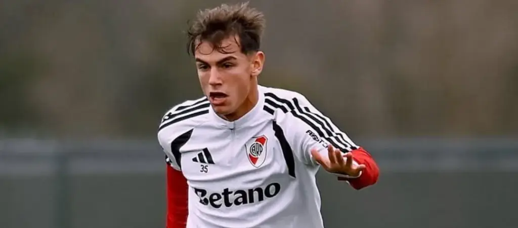 Joia do River Plate chega ao Rio para assinar com o Flamengo