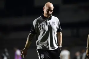 Ponte Preta perde reforços antes da estreia e Zanardi vê elenco curto