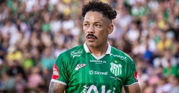 Artilheiro do Uberlândia valoriza vitória e pede pés no chão