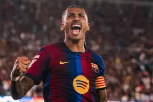 Raphinha exalta Barcelona e sonha encerrar carreira no clube