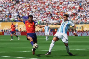 Real Madrid prioriza acerto com Rodri e negocia com o Manchester City