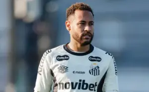 Neymar detona gramado da Vila: 