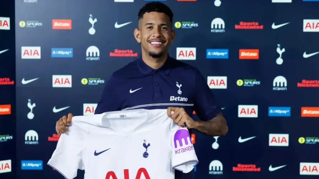 Tottenham oficializa contratação do brasileiro Savinho, ex-City