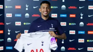 Tottenham oficializa contratação do brasileiro Savinho, ex-City