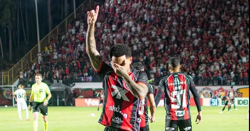 Vitória 1 x 0 Botafogo - Leão acentua crise no Fogão 2 vitoria Matheuzinho Victor Ferreira ECVitoria