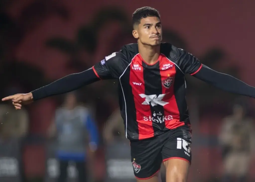Vitória 4 x 0 Athletico-PR - Leão repete roteiro, vira o agregado e avança na Copa do Brasil 2 Vitória atropela Athletico-PR Copa do Brasil