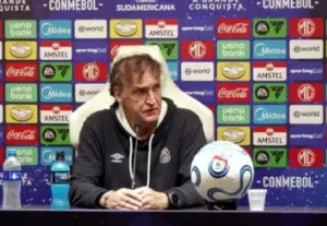 Cuca festeja classificação do Santos: 'Estamos a cinco jogos do prêmio maior'