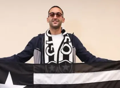 Ziyech chega ao Rio de Janeiro para reforçar o Botafogo