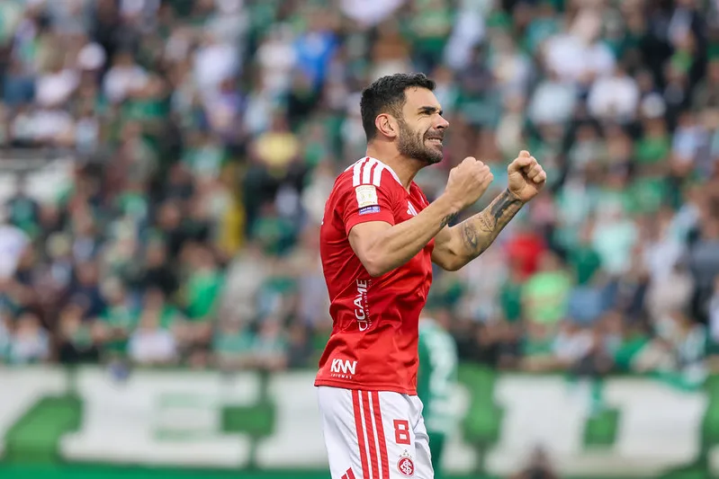 Chapecoense 1 x 2 Internacional - Colorado respira na luta contra degola