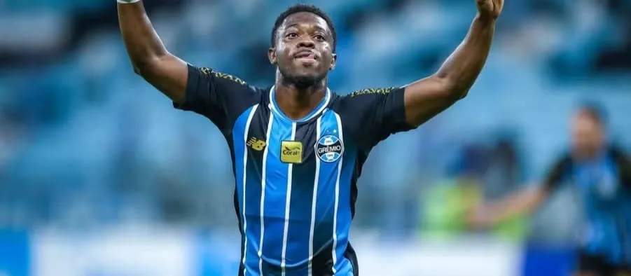 Amuzu deve reforçar o Grêmio na estreia de Renato Gaúcho