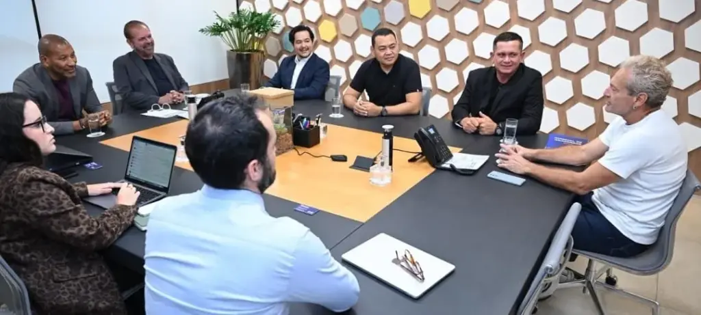 Novo presidente do Araçatuba debate projetos com a FPF 3 ARACATUBA