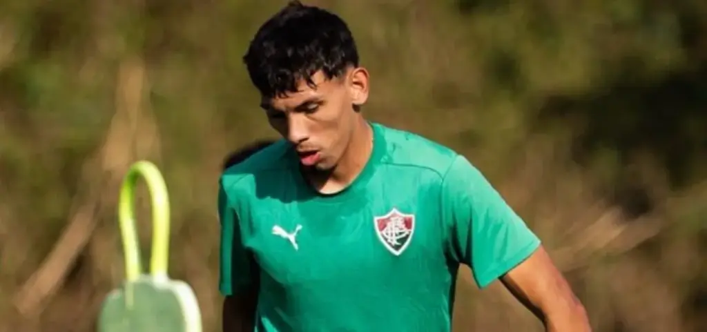 Zagueiro paraguaio é confirmado como reforço do Fluminense