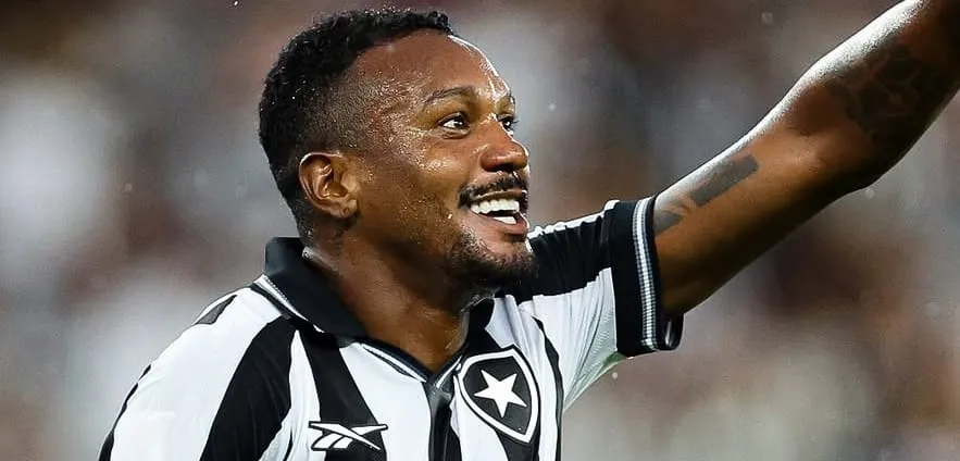Volante do Botafogo sofre lesão e preocupa a comissão técnica