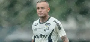 Cebolinha ganha festa no Santos e fala sobre adaptação