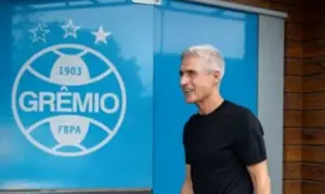 Grêmio demite Luís Castro após derrota no Brasileirão