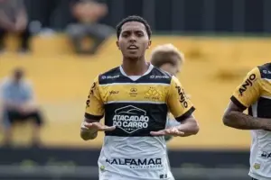 Criciúma renova com atacante destaque da base do clube