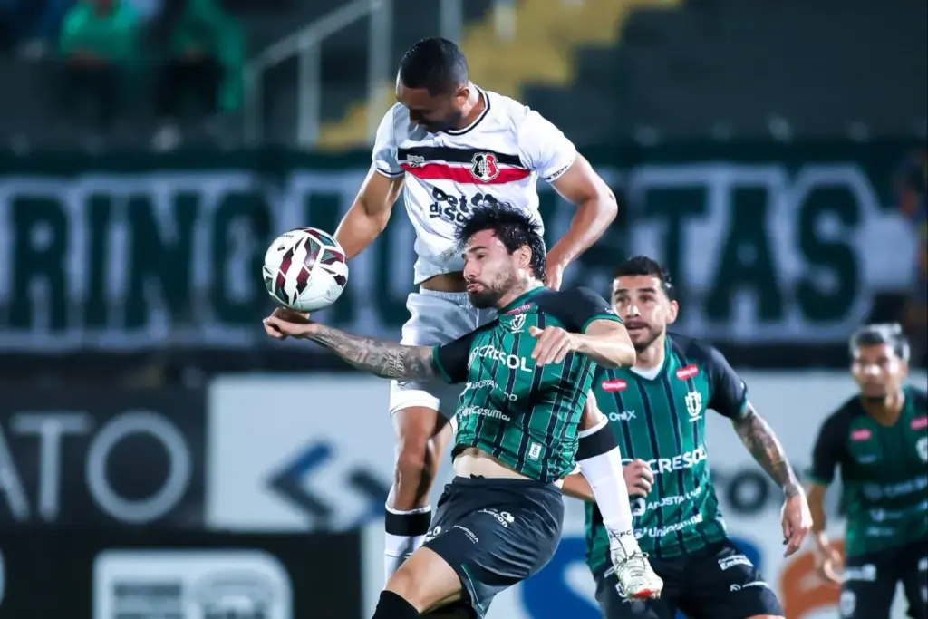 Maringá-PR 0 x 1 Santa Cruz-PE - Santinha começa quadrangular voando! 3 O Santa Cruz venceu o Maringá por 1 a 0 na noite deste sábado (12), no Estádio Willie Davids, em Maringá (Foto: Fernando Teramatsu//MFC)